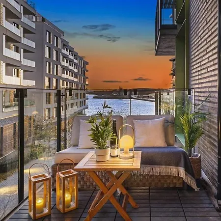 Exclusive Apartment, Sea View To Fjord, Located On Water In Center Lägenhet