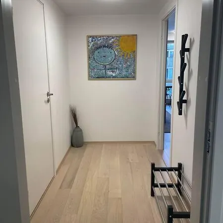 Nydalen/storo- Ved T-banestasjon * Oslo