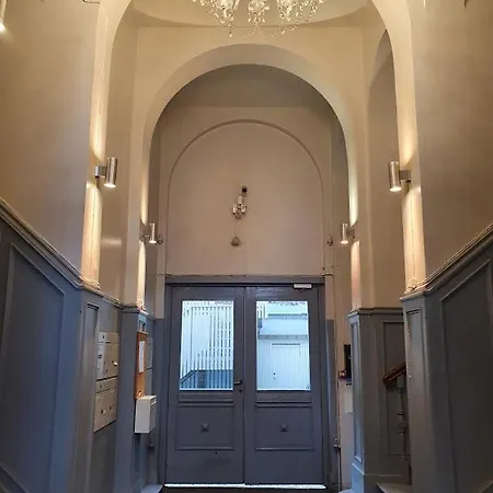 Bright And Charming From 1878 With View To The New National Museum In Апартаменты