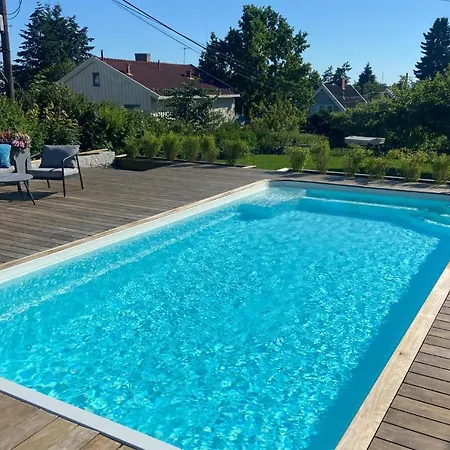 Stunning In With Wifi, Private Swimming Pool And 4 Bedrooms