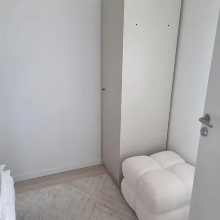 Private In Shared Modern - Hideaway Homestay szállás