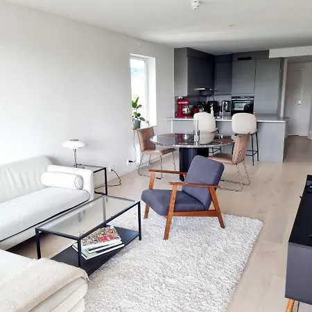 Проживание в семье Private In Shared Modern - Hideaway Осло