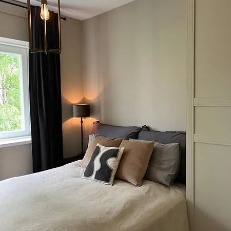 Modern With A Balcony And Free Parking アパート オスロ
