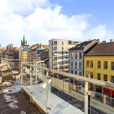 Dinbnb I Panoramic Rooftop I 700m To Station Apartmán *