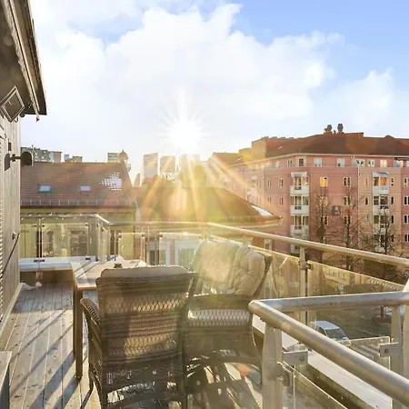 Dinbnb I Panoramic Rooftop I 700m To Station Apartmán *