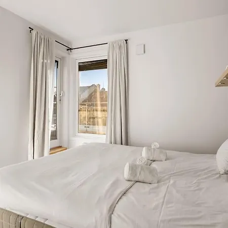 Dinbnb I Panoramic Rooftop I 700m To Station *