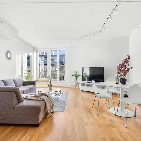Floor With Balcony - Super - 5 Pax Apartment *