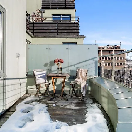 Floor With Balcony - Super - 5 Pax Apartment