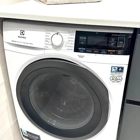 Daire Brand New And Modern In Center