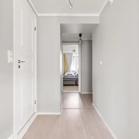 Beautiful Space With Balcony Apartment *