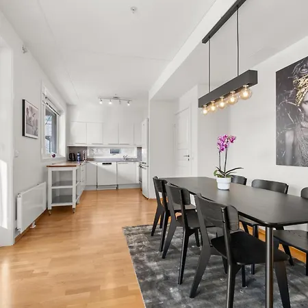Luxury 3-bedroom Flat With Seaview In * Oslo