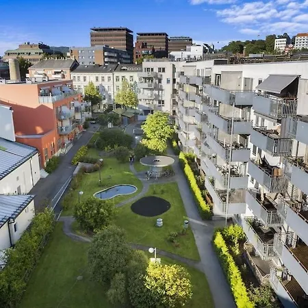 Apartman Central - Two Bedroom With Stylish Interior - Free Parking - *