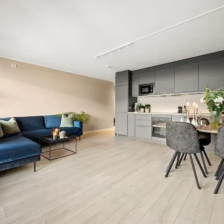 Central - Two Bedroom With Stylish Interior - Free Parking - Apartman *