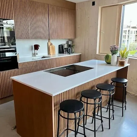 New, Unique, Sauna, Massage Bath, Balcony, Quiet Leilighet *