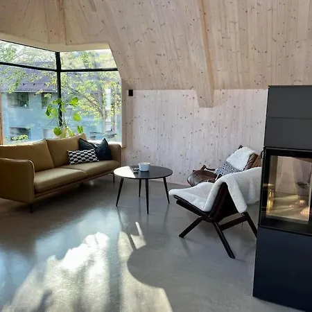 New, Unique, Sauna, Massage Bath, Balcony, Quiet Leilighet