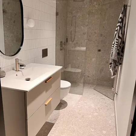The Wooden House, Spacious, Garden, Brand New, Modern Apartmán