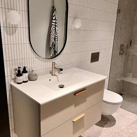 The Wooden House, Spacious, Garden, Brand New, Modern Apartmán *