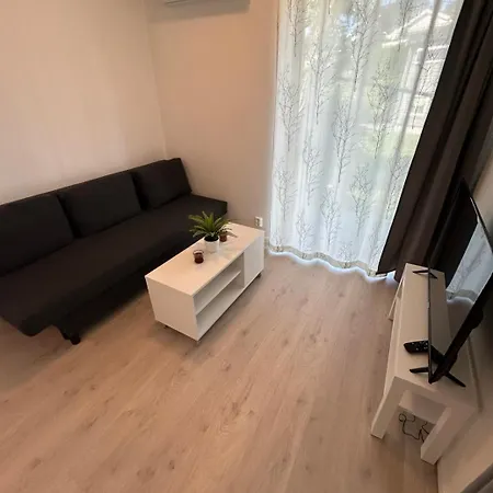 Apartment Lisas Apartment, Private New 1 Bedroom And 1 Living With Sofa Bed And Big Windows, Share With Nobody *