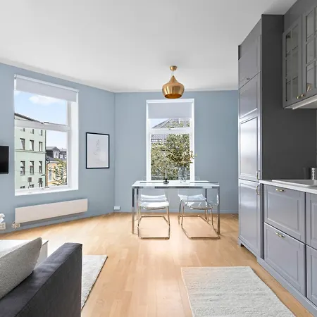 Apartment Modern And Bright In