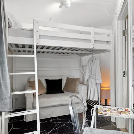 Affittacamere Happy Days Relaxing With Smart Solutions Shared With One Other Bedroom Oslo