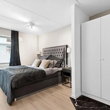 Luxurious Modern In - Eur 4k Expensive Bed And 82