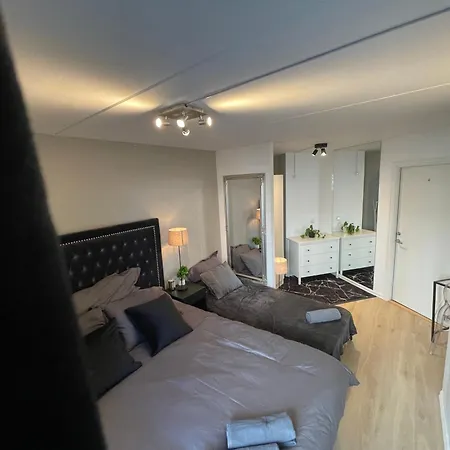 Luxurious Modern In - Eur 4k Expensive Bed And 82