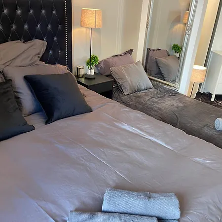 Luxurious Modern In - Eur 4k Expensive Bed And 82