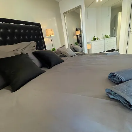 Luxurious Modern In - Eur 4k Expensive Bed And 82