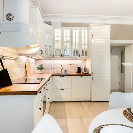 Exclusive And Spacious In Center Διαμέρισμα *
