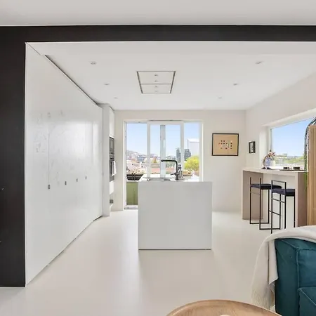 Penthouse In Apartment *