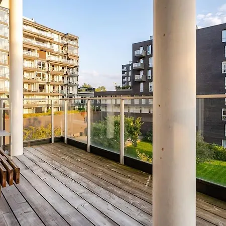 Accessible Corner With 3 Bedrooms, 2 Bathrooms, 2 Parkings And 3 Balconies 公寓 *
