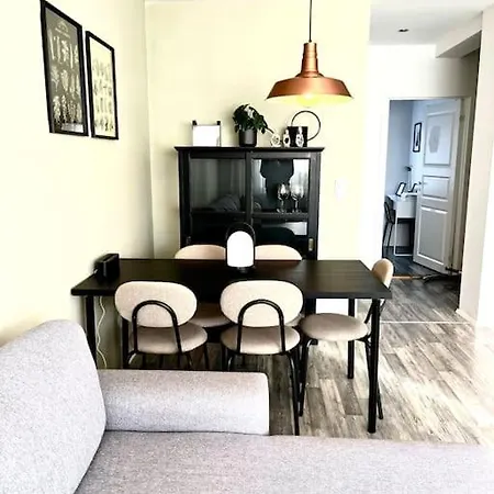 Experience Nordic Nest In Urban Leilighet *