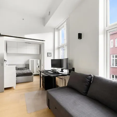 Luxe Royal King Bed Stylish Appartement