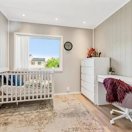 Villa Great, Spacious In East *