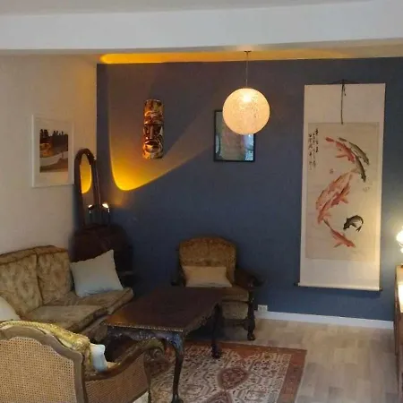 Full On Rosenhoff Apartment *