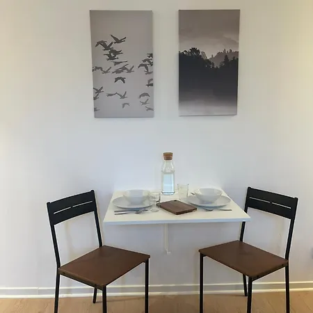 Quiet Apartment, Trendy Gruenerlokka Apartamento *