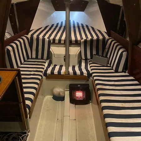 Yacht Ellie *