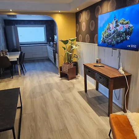 Full Privacy Townhome In With Wifi Apartment
