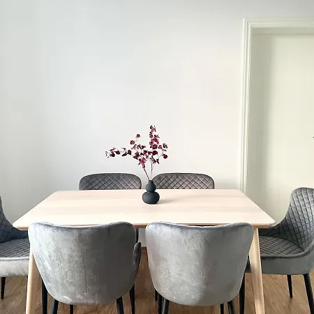 Super Spacious By River Apartmán