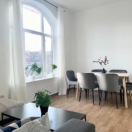 Super Spacious By River Apartmán