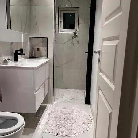 Apartment Charming Near The Woods With Parking