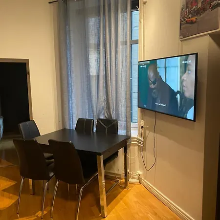 Appartement S, Center *