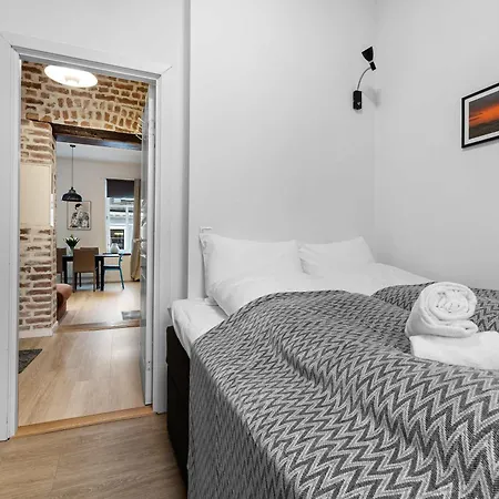 Lägenhet Dinbnb L Stylish - Fireplace & Balcony In *