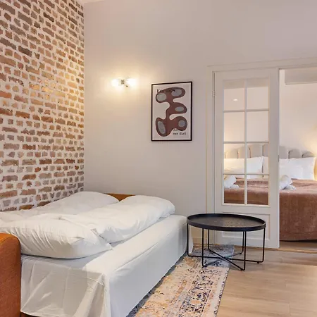 Dinbnb L Stylish - Fireplace & Balcony In Lägenhet