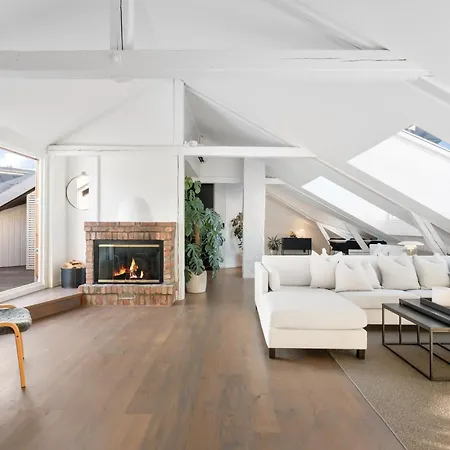 Large Penthouse With Roof Terrace *