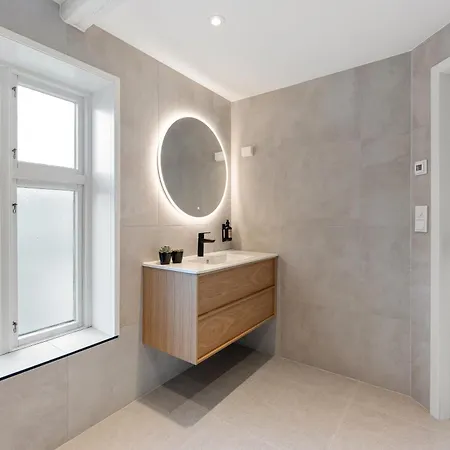 Leilighet Large Penthouse With Roof Terrace
