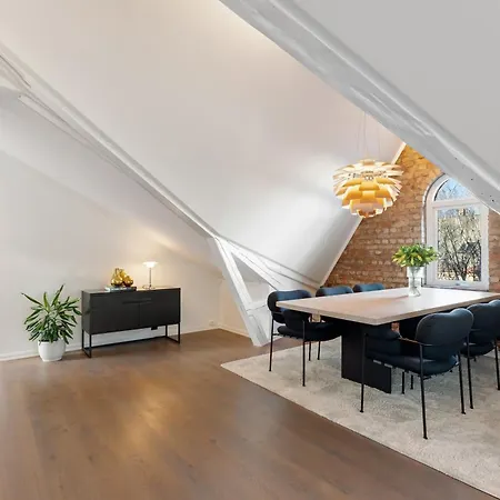 Large Penthouse With Roof Terrace Leilighet