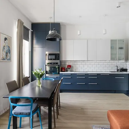 Dinbnb L Stylish - Fireplace & Balcony In Lägenhet
