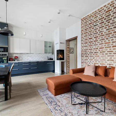 Dinbnb L Stylish - Fireplace & Balcony In Lägenhet