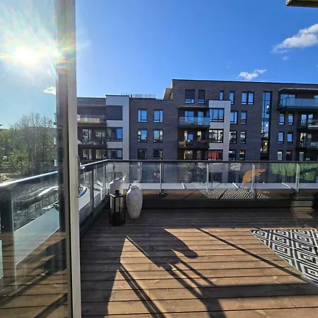 Vakantiehuis Exclusive Townhouse With Private Rooftop *
